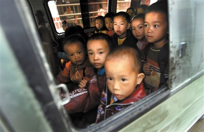 17�����V�������������h��ɽ�(zh��n)��һ��ƽ�r(sh��)��ɏź�����܇��������У܇�����d8�˵�܇������28��(g��)С�����D/CFP