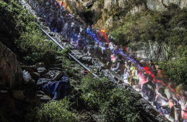 �ο͹�܊����ҹ��̩ɽ���ճ� ��·߅ɽʯ��˯�X