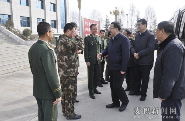 6、在武警天水市支隊(duì)慰問(wèn).jpg 6、在武警天水市支隊(duì)慰問(wèn).jpg